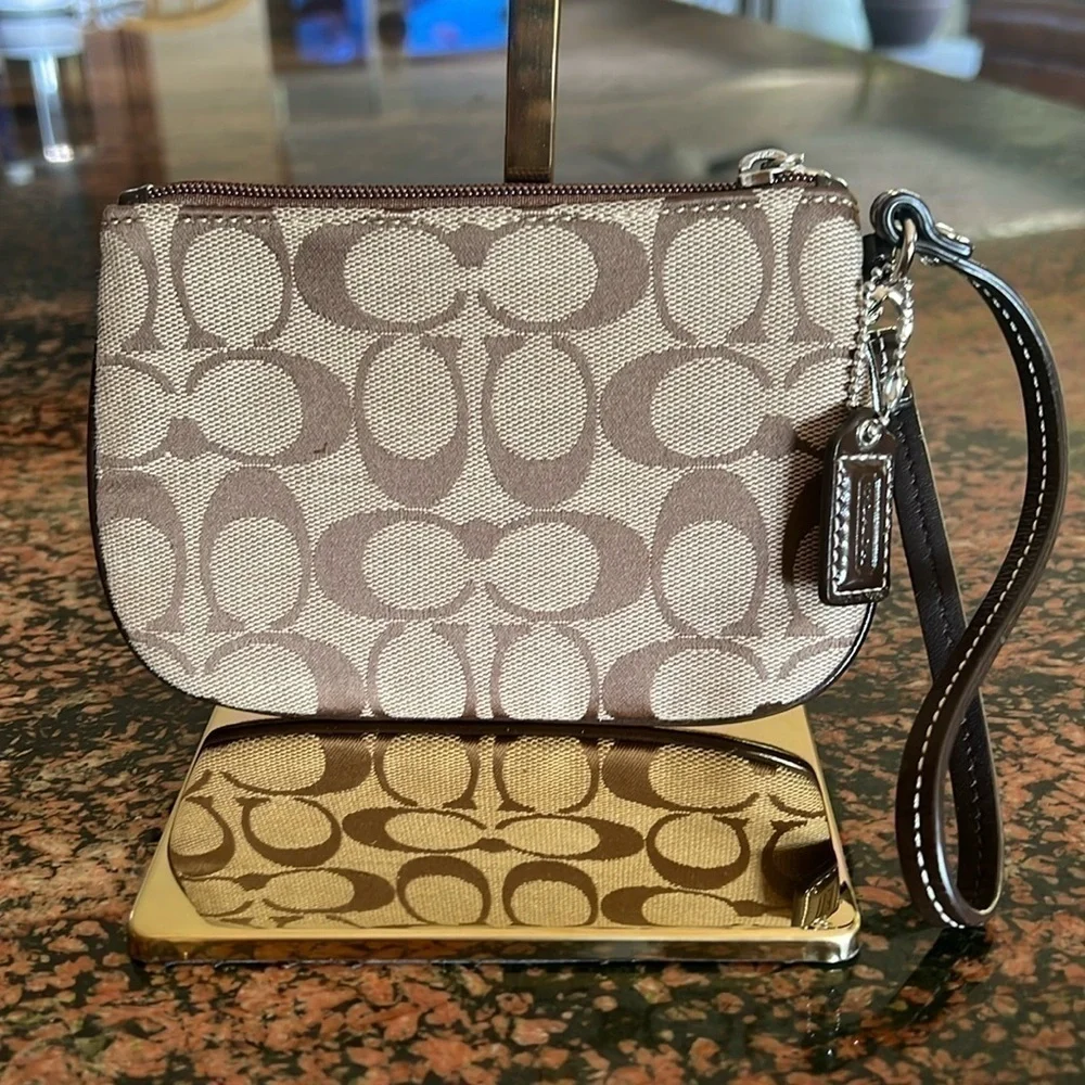 Coach Signature Canvas Wristlet, Brw/Tan EUC, like new - Picture 2 of 6